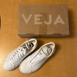 Size 8 Womens Veja Esplar Sneakers in White - Brand New in Box